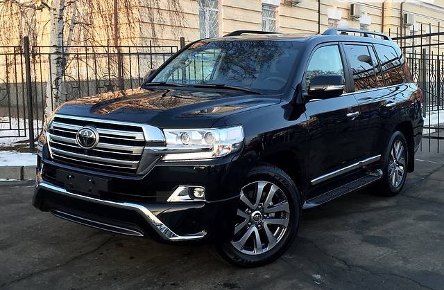 Черный Внедорожник / Кроссовер Toyota Land Cruiser 200 (Тойота Лэнд Крузер 200) 2016 года.